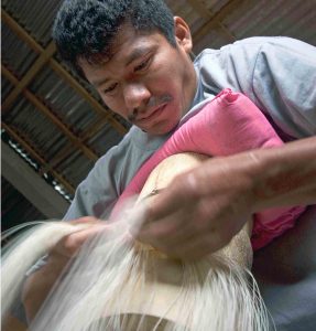 Simón Espinal is arguably the finest living weaver of panama hats, possibly the best ever. Following generations of hat weaving traditions his hats can have over 4000 weaves per square inch